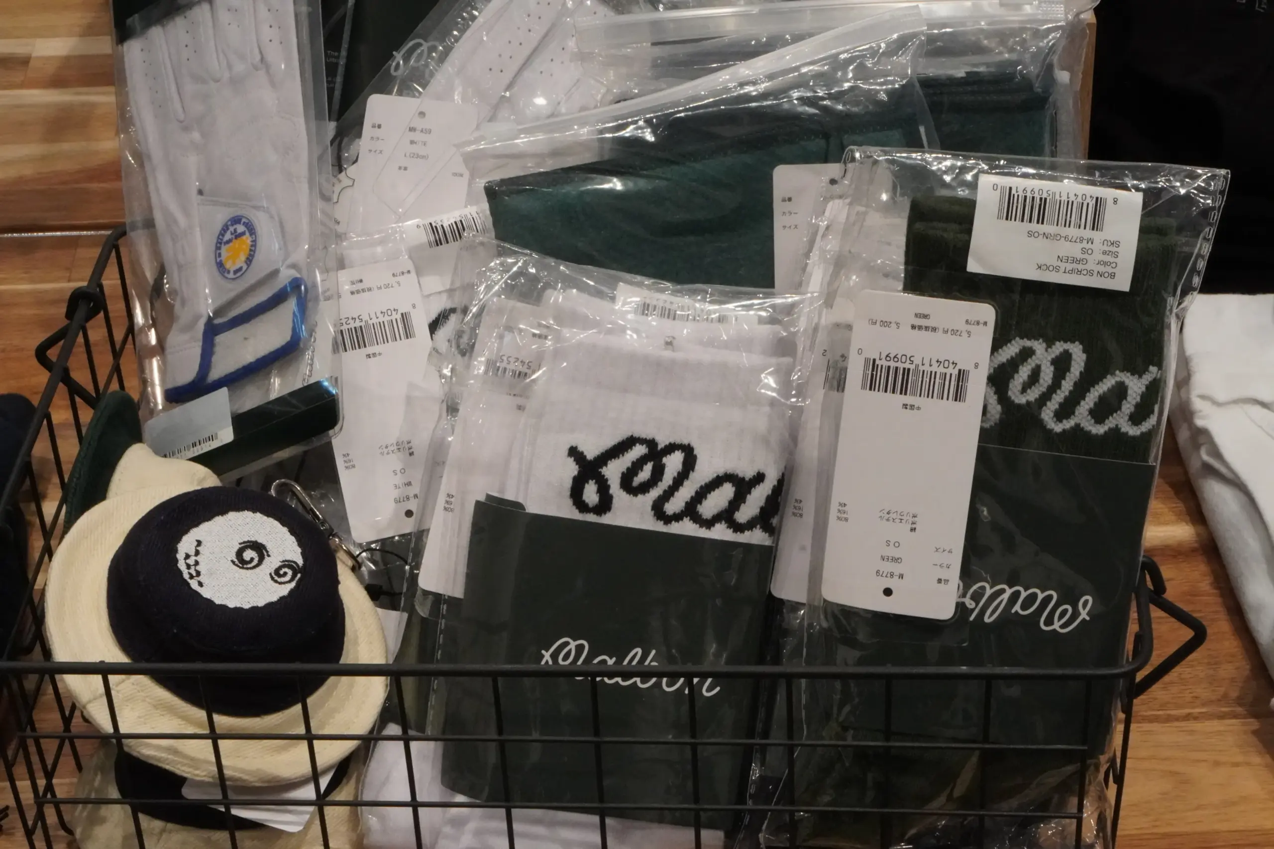 ヘッドカバーと小物（刺繍の質感）