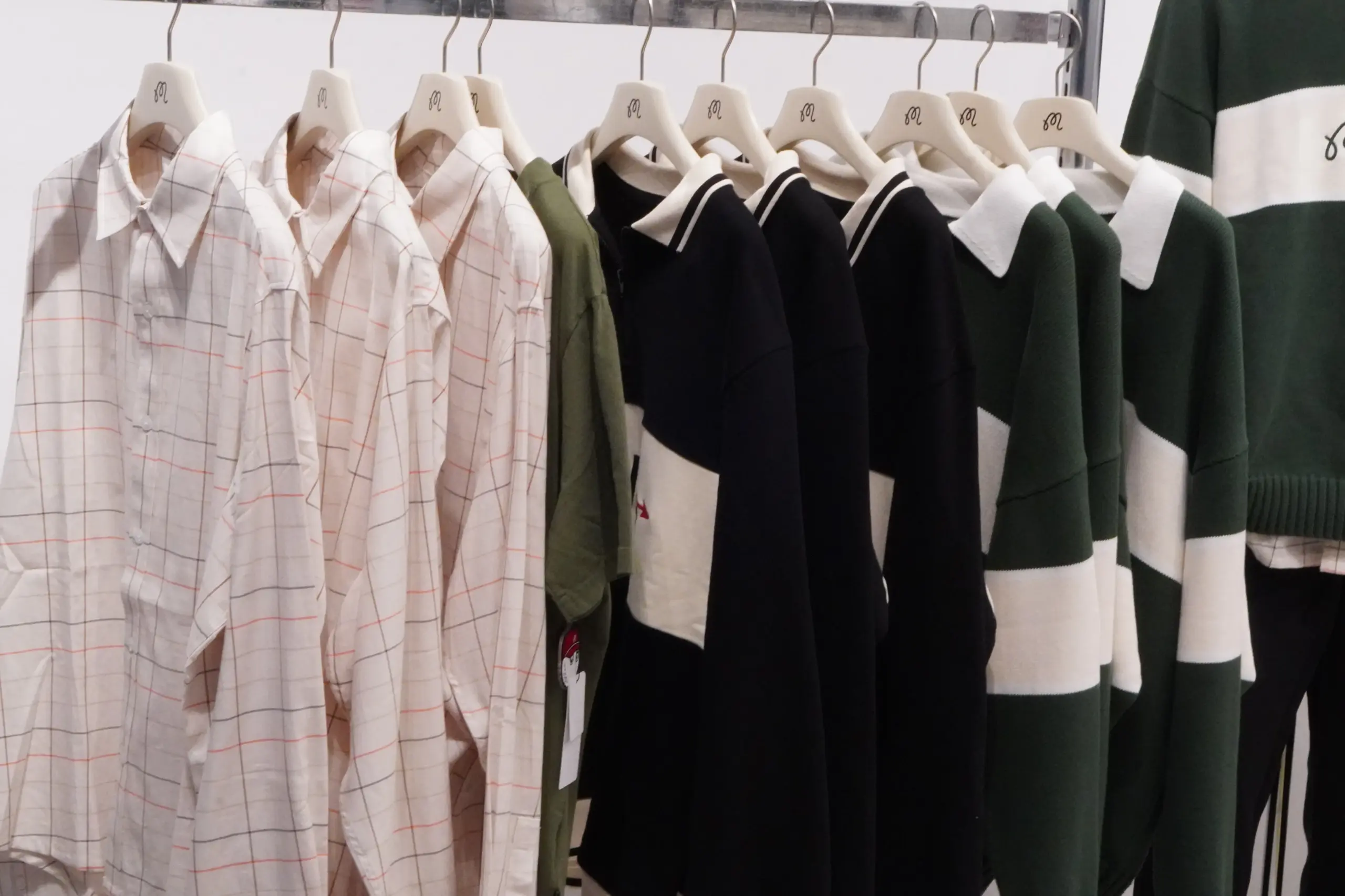 アパレルの並び（色の統一感）