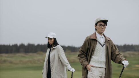 Clean men’s golfwear on course for a mature style guide