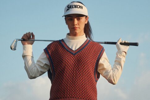 SRIXONのクラブでショットするゴルファーの公式ビジュアル