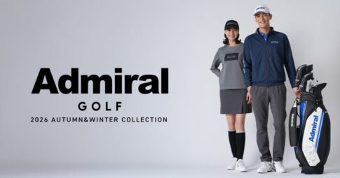 Admiral Golfのロゴと2026年秋冬ウェアを着用した男女モデル