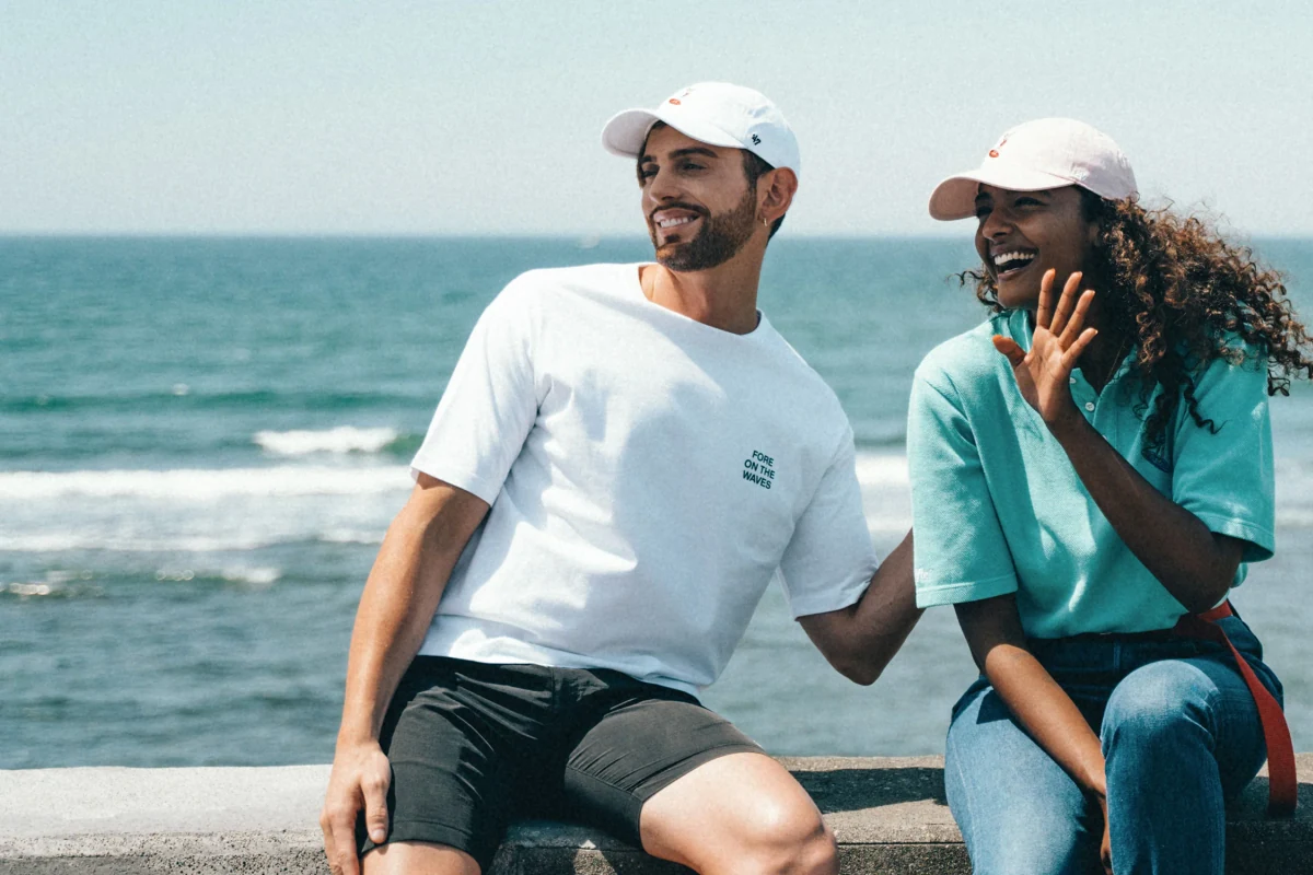 Pacific GOLF CLUBのゴルフウェアを着用したモデル