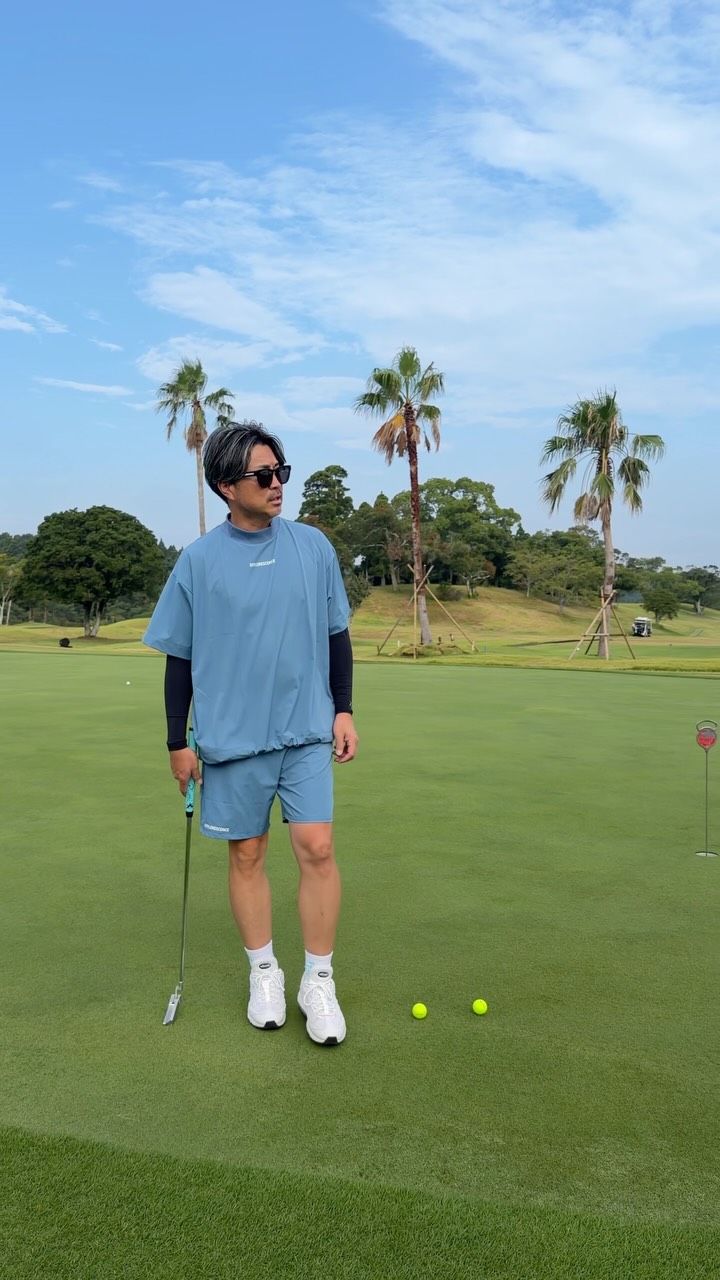 「1. くすみブルーのセットアップで涼しげに」のInstagram投稿画像