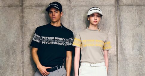 Psycho Bunny GOLFのウェアを着用したモデル