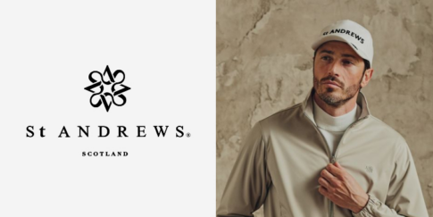 St ANDREWSのロゴとゴルフウェアを着用した男性モデル