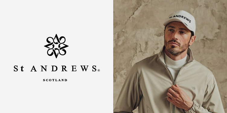 St ANDREWSのロゴとゴルフウェアを着用した男性モデル
