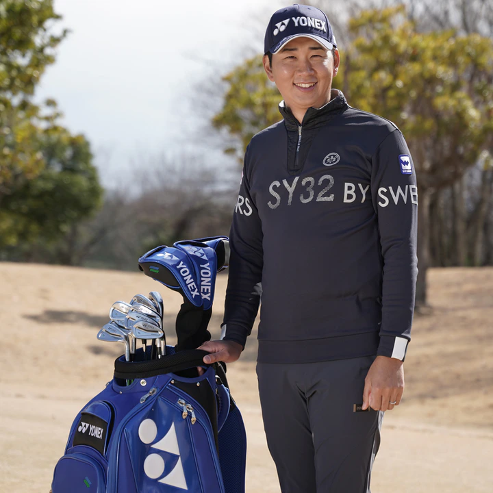 コースでSY32 GOLFを着用する鍋谷太一